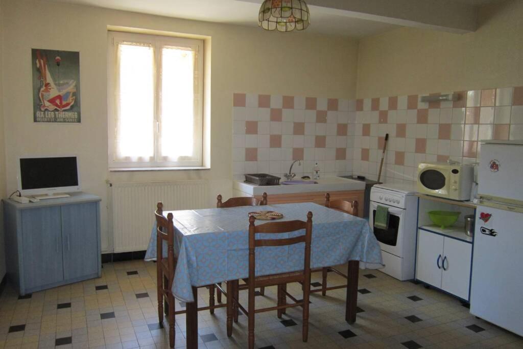 Appartement Rdc Maison De Village Savignac-les-Ormeaux Exterior photo